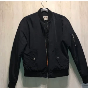 Höst jacka! - Höst jacka ifrån bik bok i storlek XS. Jätte fint skick!