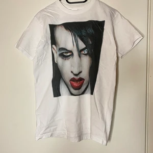 Marilyn Manson T-shirt  - Bandtröja i Gott skick. Tar endast swish. Kan mötas i Sthlm. Köpare står för frakt 