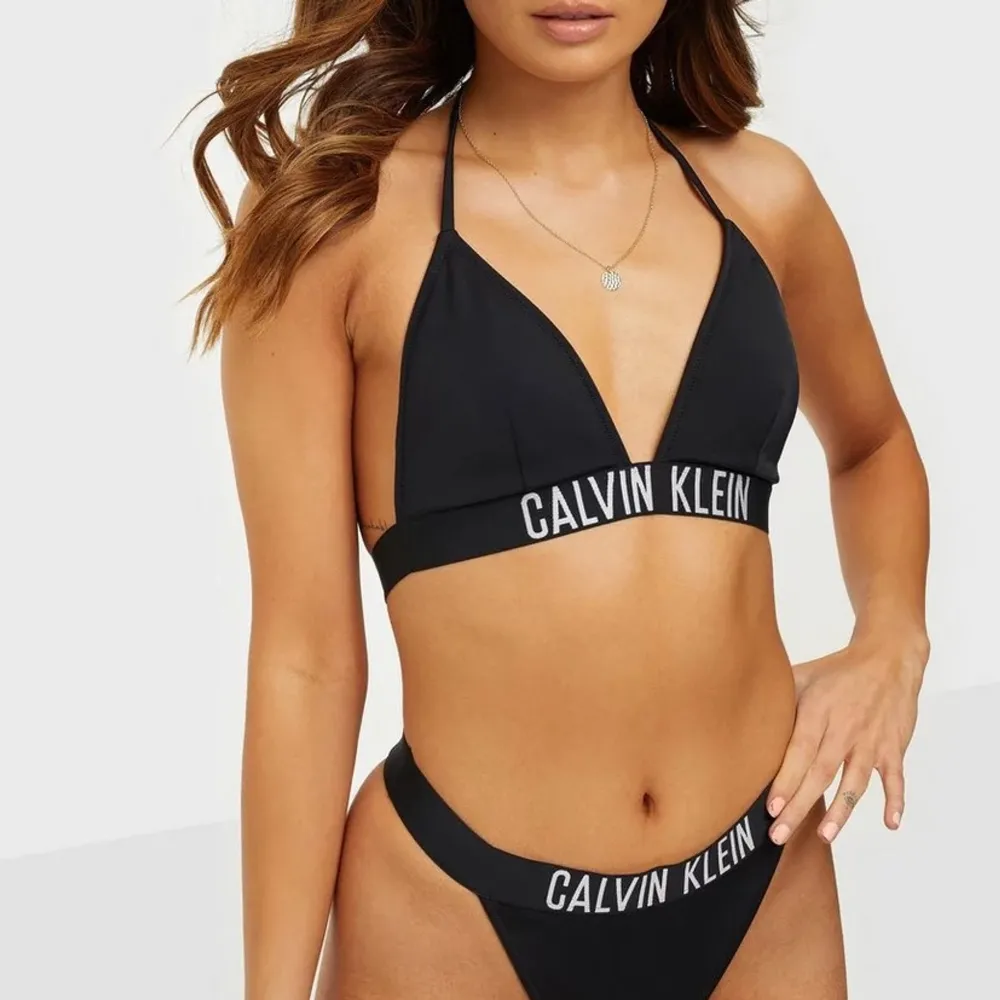 Säljer den här bikini överdelen från Calvin Klein, väldigt bra skick.. Övrigt.