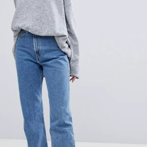 Jeans från Weekday - Jeans från Weekday i modellen Rowe. Köpare står för frakt.