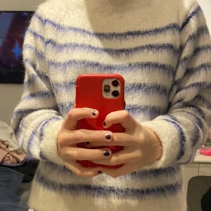 Stickad tröja  - Stickad tröja från Hm passar perfekt till hösten och vintern!