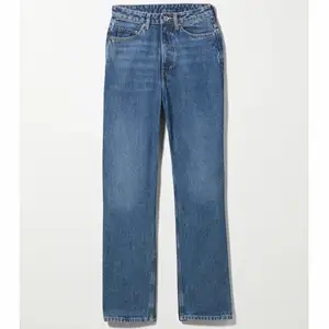 Jeans från weekday i modellen Rowe. Använda få gånger, som nya. I storlek 26/30. Köparen står för frakten. 