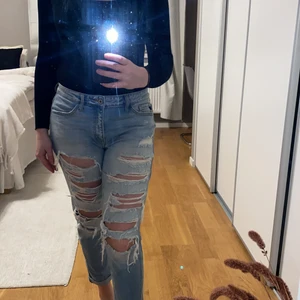 Slitna jeans - Storlek M, så sköna och stretchiga✨ riktigt snygga🥰