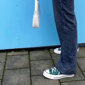 Converse chuck 70  - Intressekoll på dessa favoriterna då de är förstora för mig som vanligtvis har 39 och har därför inte använt de så mycket! De ser ut som nya och är svin snygga😩(nya ca 1000)