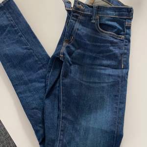 Jeans från Ralph Lauren i stl 25/34. Modell skinny. Mycket sparsamt använda. 