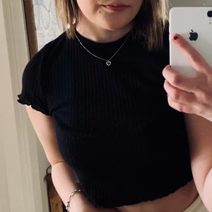 Svart tröja - Tröja från shein, i ett bra skick o relativt ny! 