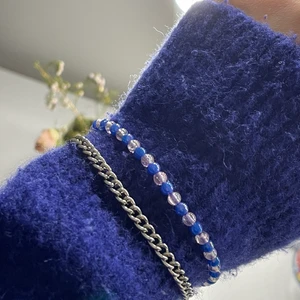 Armband - Ett armband i en fin färgkombination. Det är one size på armbandet!💗