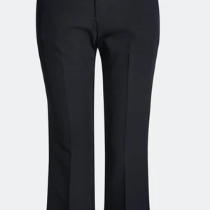 Kostymbyxor  - Jätte fina kostymbyxpr ifrån bikbook bara använt en gång, Eftersom det inte riktigt är min stil. För mer information och bilder är det bara att skriva. Original pris 399kr 