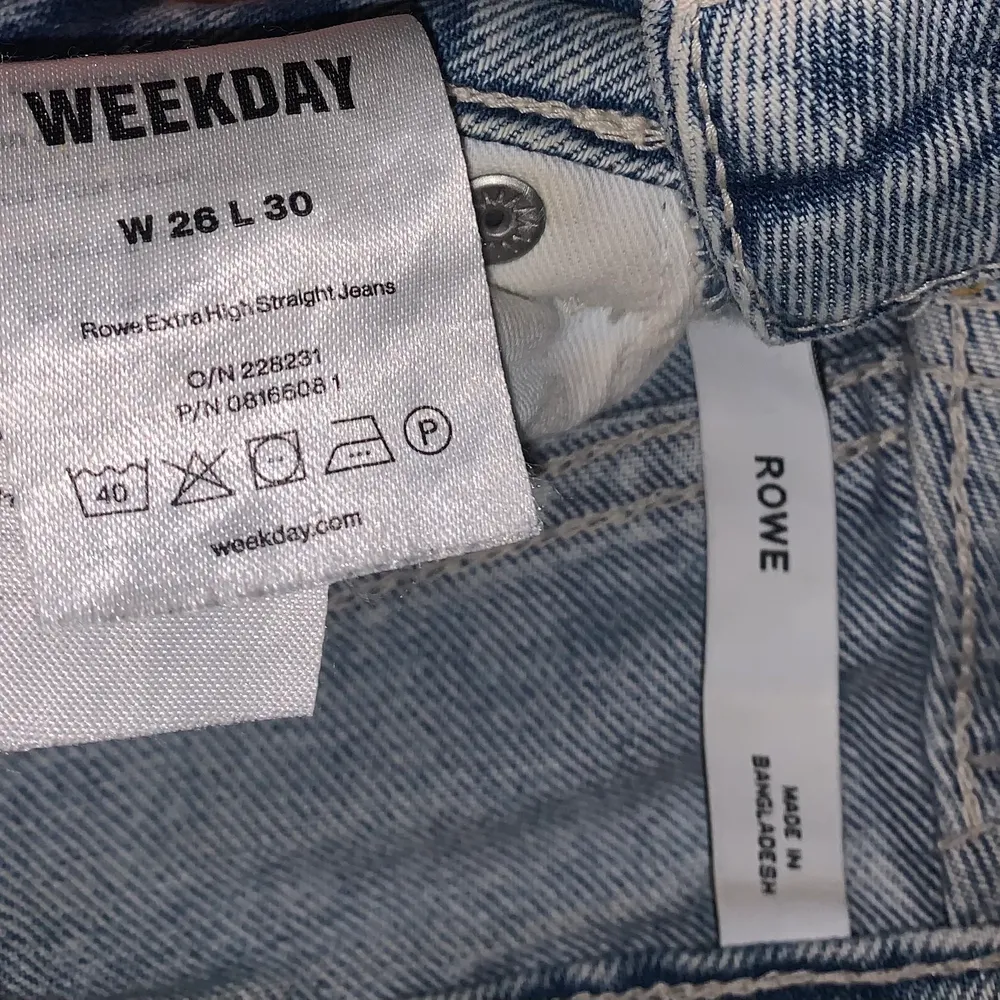 WEEKDAY JEANS ROWE - Orginalpris: 500kr, säljer för 300kr+frakt pga för små. Jeans & Byxor.