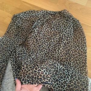 genomskinlig tröja leo - ej använd