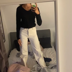 Snygg svart långärmad  - Fin svart långärmad tröja💞 i storlek S men skulle säga XS-M✨ säljer för 80kr+frakt💞 titta även in de andra plaggen jag säljer!!✨💞 säljer även en likadan fast i grå!!🥰🥰