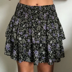 Volang kjol  - Använd 1 gång 💜  perfekt sommarkjol 