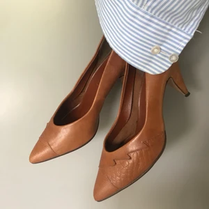 Bruna klackskor - As balla bruna klackar köpt från sellpy, aldrig använda utan endast provade då dom tyvärr inte passade mig 🥺 storlek 41 men skulle mer säga storlek 40!