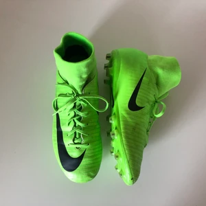 Fotbollsskor - Limegröna Nike fotbollsskor.🦋💕