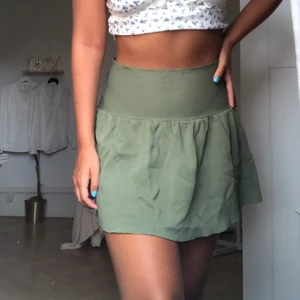 Grön kjol - Frakt 66 kr