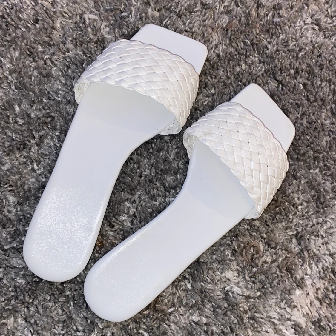 Vita tofflor storlek 40