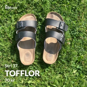 Tofflor strl 37 - Är bara använda inomhus.