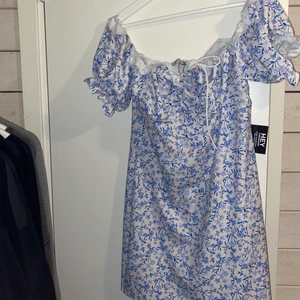 Klänning NLY - Oanvänd klänning från NLY, strl XL🥰