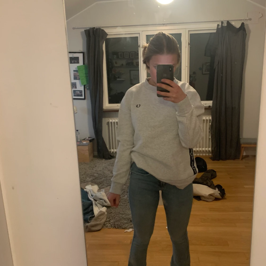 Bikbok kick flair jeans med slits