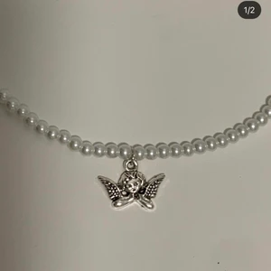 Ängel pärl halsband - Pärlhalsband med en ängel👼 50kr+frakt 2/2 i lager Skriv i dm om intresse eller frågor