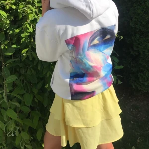 The cool elephant hoodie - Skitfin (äkta) thecoolelephant hoodie!!! 💘 Jättefin kvalite verkligen o varm! Har vanligtvis xs/s och denna är i storlek S 😋 tyvärr har jag inte använt den på sistone för jag har så många andra hoodies, nypris :599kr (högsta bud just nu : 300kr)