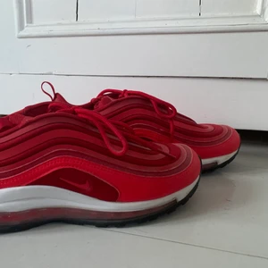 Nike air Max 97 Gym red - Som nya, använda nån gång. Storlek 38.5. Nypris 1800kr. 