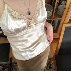 Y2k linne - 90s/00s spetslinne. Buda i kommentarerna (höj minst 10 kr)  <3 BUDGIVNING AVSLUTAS ONSDAG 8/3 15:00