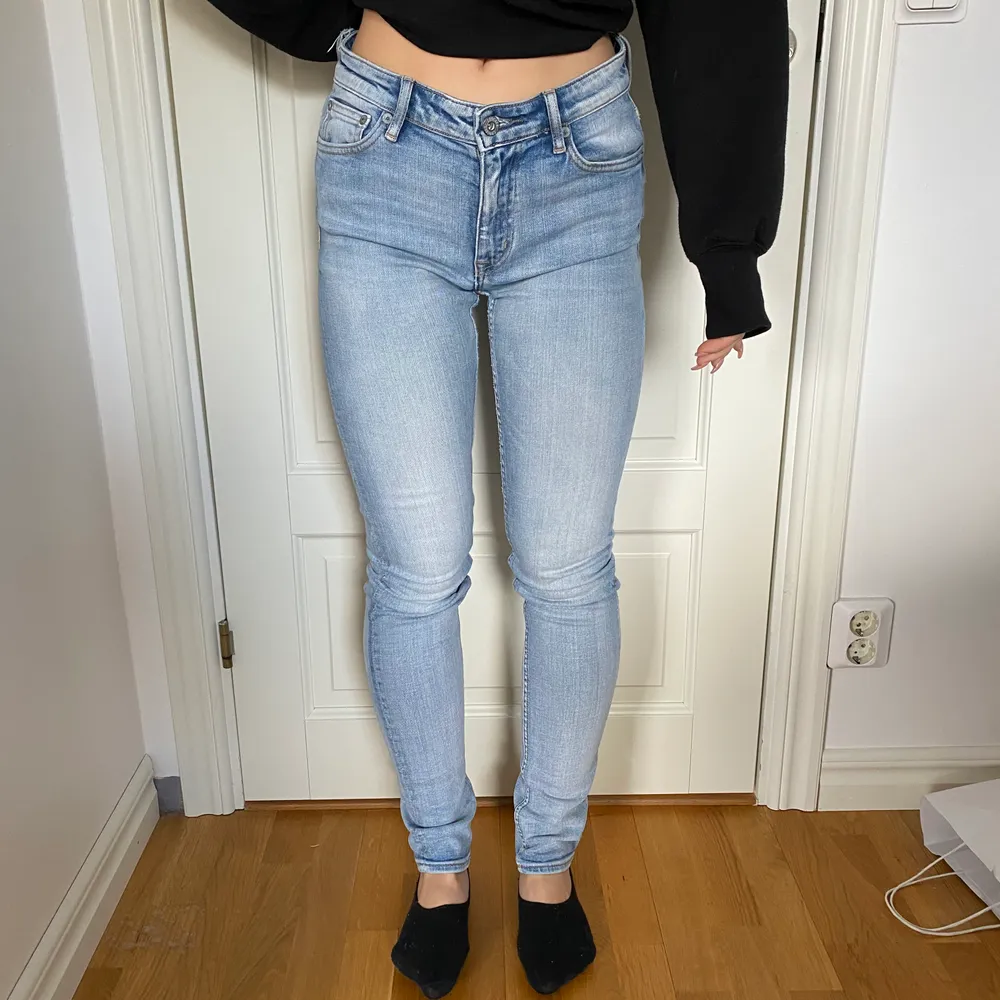 Blå jeans från crocker.. Jeans & Byxor.