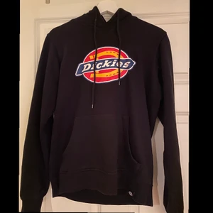 Dickies hoodie  - Bra begagnat skick, lite nött i märket på kanterna 