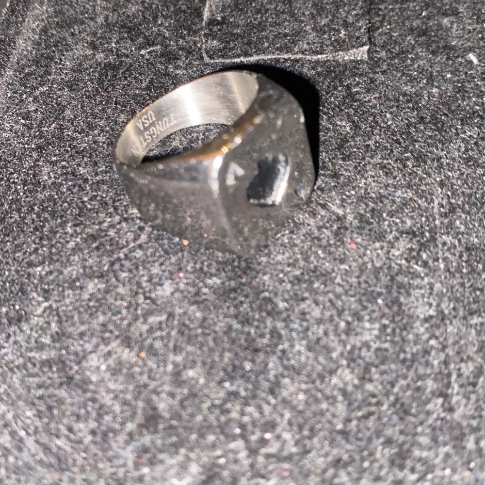 Silver Ring med motiv ”S”. Strl S. Accessoarer.