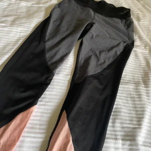 Tränings tights - Träningstights i bra skick! Säljes i brist från andvändning.