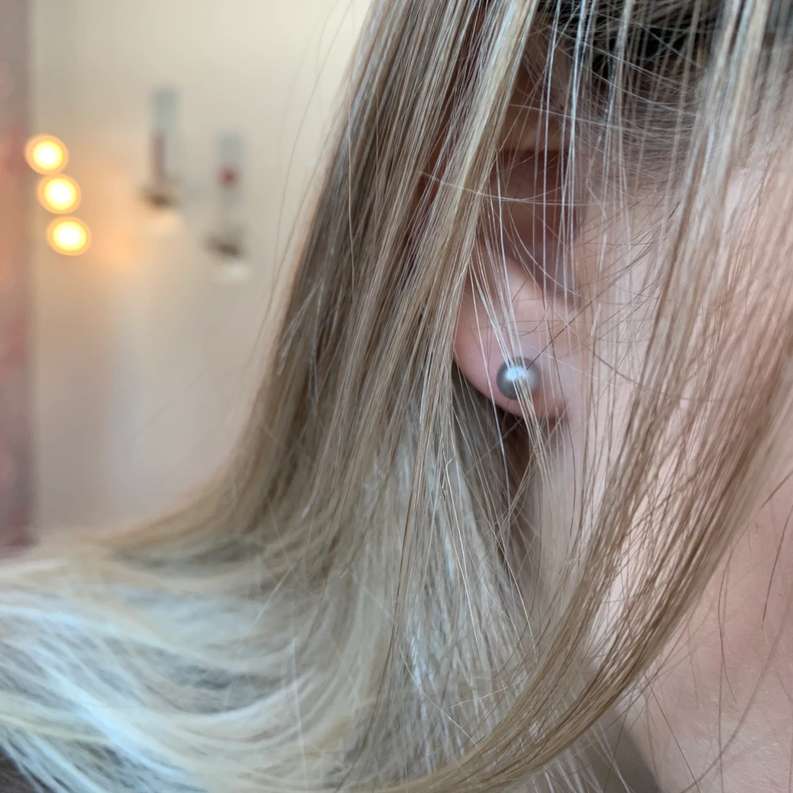 Två silvriga örhängen - 90