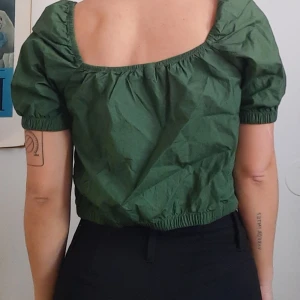 Topp - Köpt på hm. Använd en gång, fick många komplimanger. Av vänner inte bara min mamma.