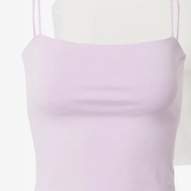 Säljer detta ljuslila/rosa linne ifrån Gina tricot, (använd fåtal ggr).                                                                                 Säljer för 25 kr + frakt. Toppar.