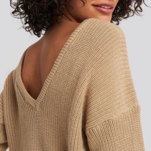 - - Säljer exakt denna snygga stickade tröjan från NAKD som knappt är använd 🧚🏼💞