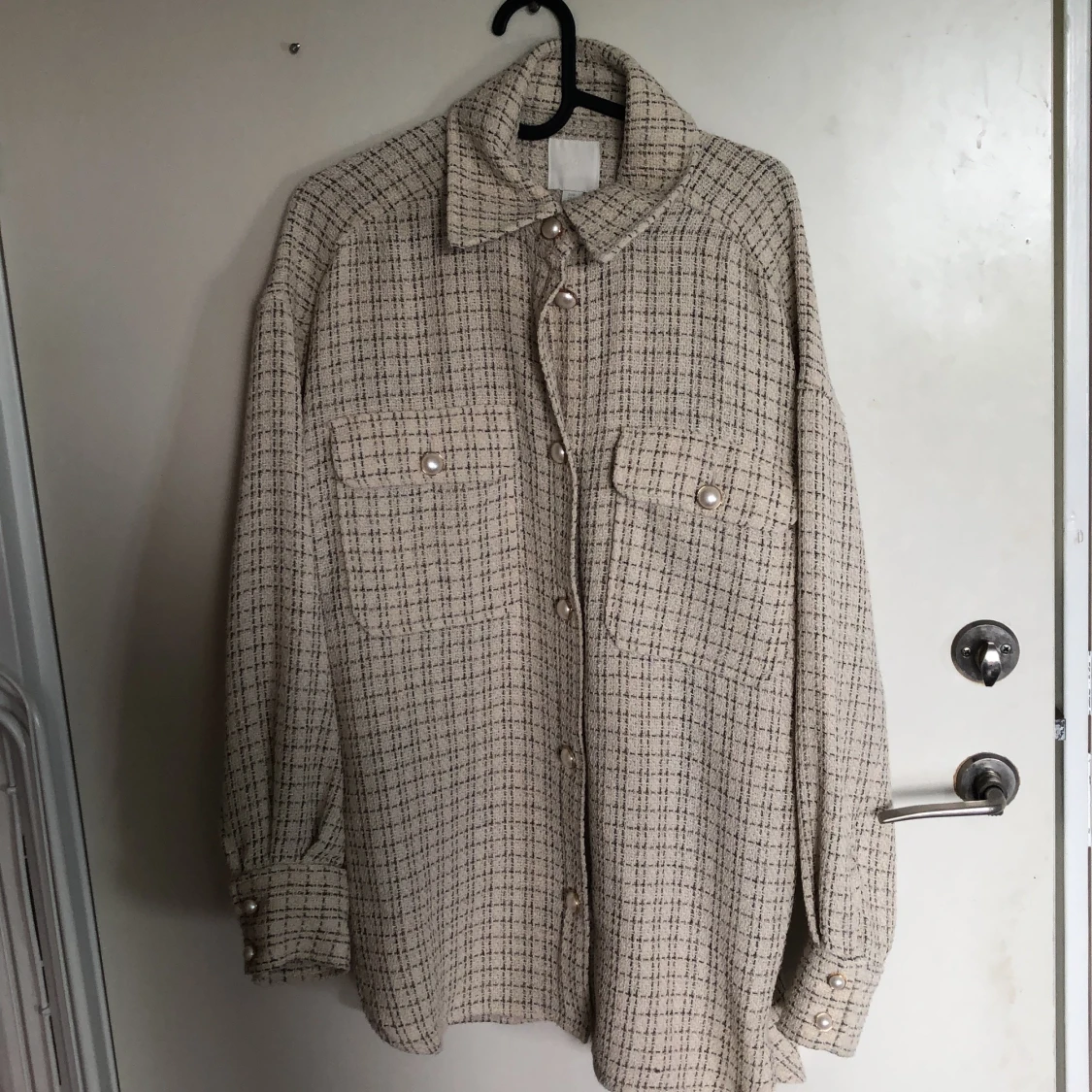 Squared Thick Blouse with pearl details 