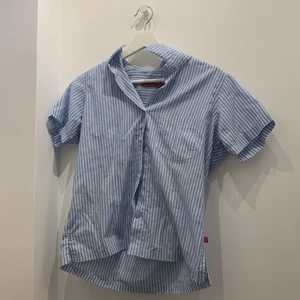 Skjorta  - En cool skjorta 👕 (köparen står för frakt) använd 1 gång 