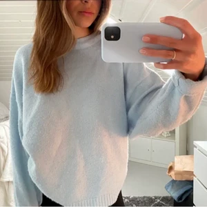 Blå stickad tröja🦋🦋 - En blå jättefin tröja i storlek S🦋