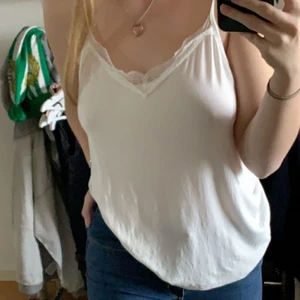 Linne från indiska - ett jättesött linne med spets högst upp från indiska i storlek M!! köparen står för frakt☺️