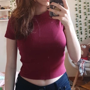 Röd t-shirt - Fin t-shirt som jag inte använder längre :]