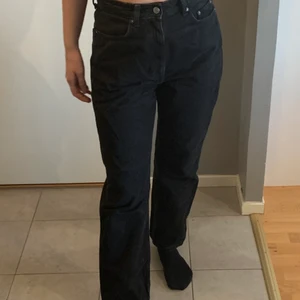 Svarta jeans - Romwe jeans från weekday bra skick