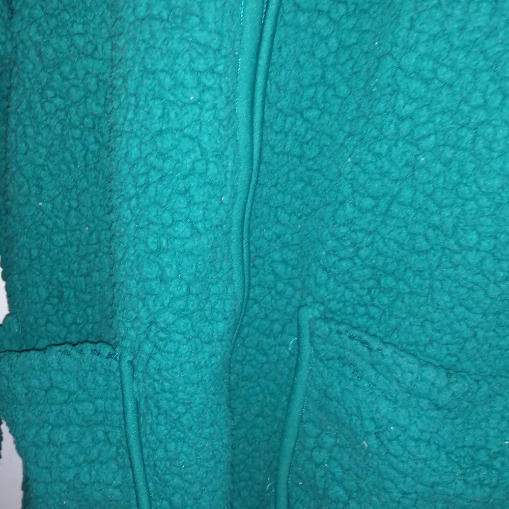 Grön fin fleece tröja / fluffy jacket i storlek S. . Jackor.