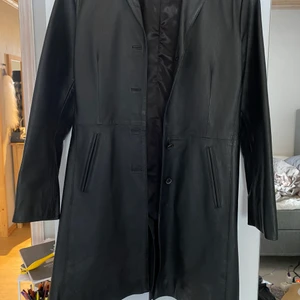 skinnkappa svart - Saki Leather storlek 38