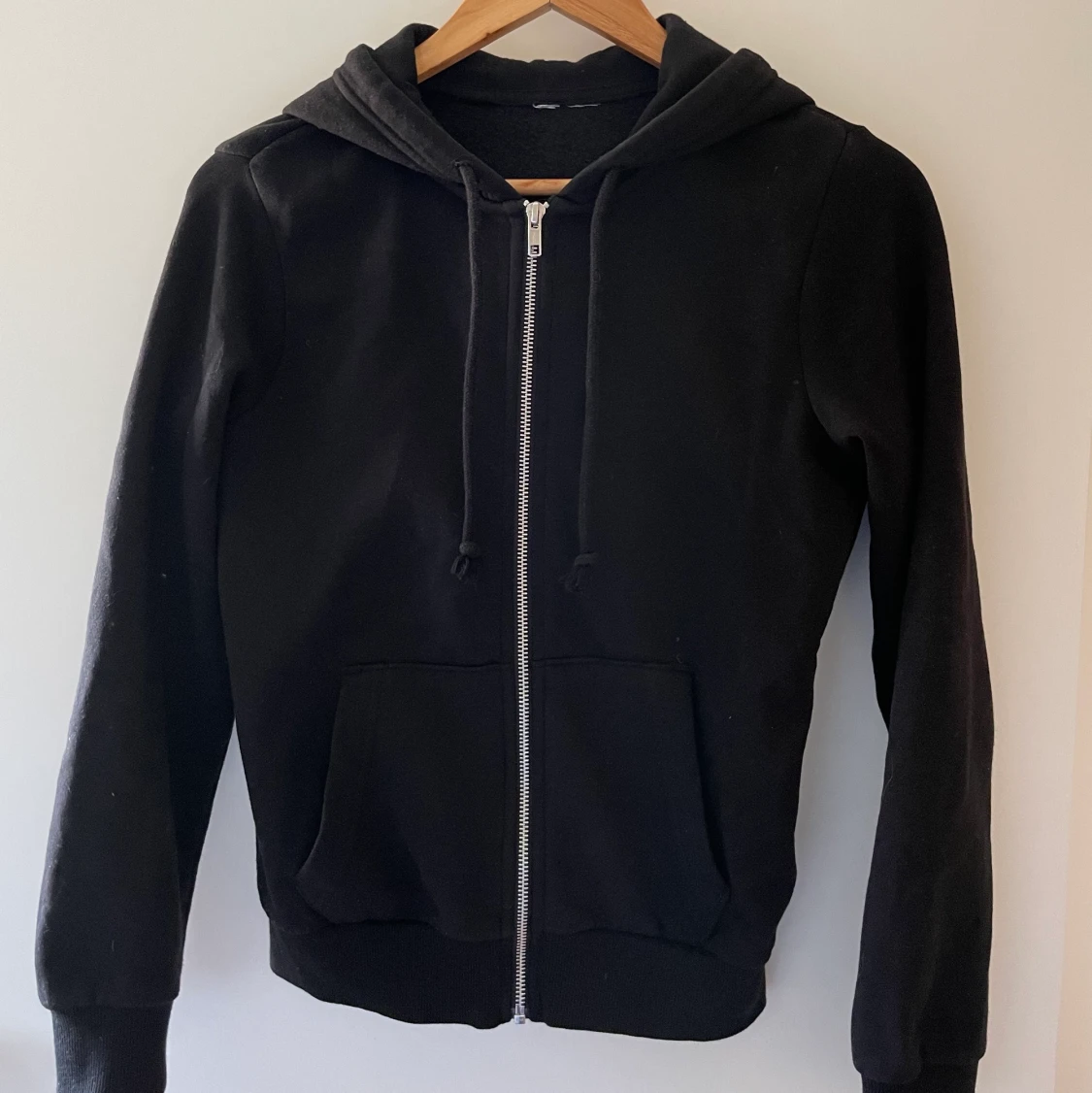 Svart hoodie
