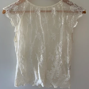 Spets tröja - Söt spets tröja från sisley