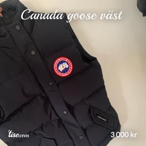 Canada goose väst storlek xs 🤍 - Väldigt bra o fräch väst, knappt använd i storlek xs i svart ❤️