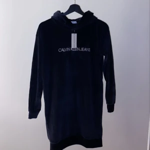 Calvin Klein klänning  - Helt ny, barnstorlek som motsvarar XS. Ord pris: 950:-