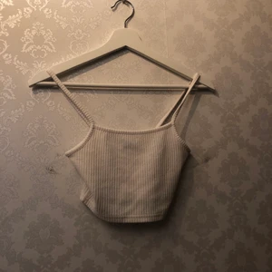 Linne från hm  - Fint linne från hm som jag köpte för 99kr och säljer 50kr linnet är använd 2 ggr 