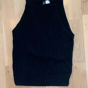 Stickat linne  - Svart stickat linne från hm 