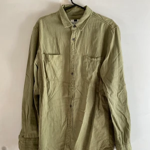 Skjortjacka från topman - Snygg och oanvänd skjorta från topman. Ganska stor och tanke är att ha den som yttersta plagget. 